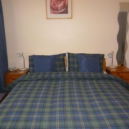 The New Inn Guest House Бридженд Стая снимка